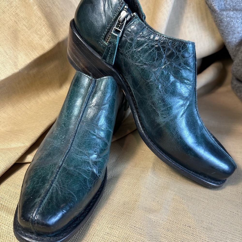 Sonora Women’s Leather Ankle Boots in Ocean Blue. Like NEW. SZ 9.5 $79